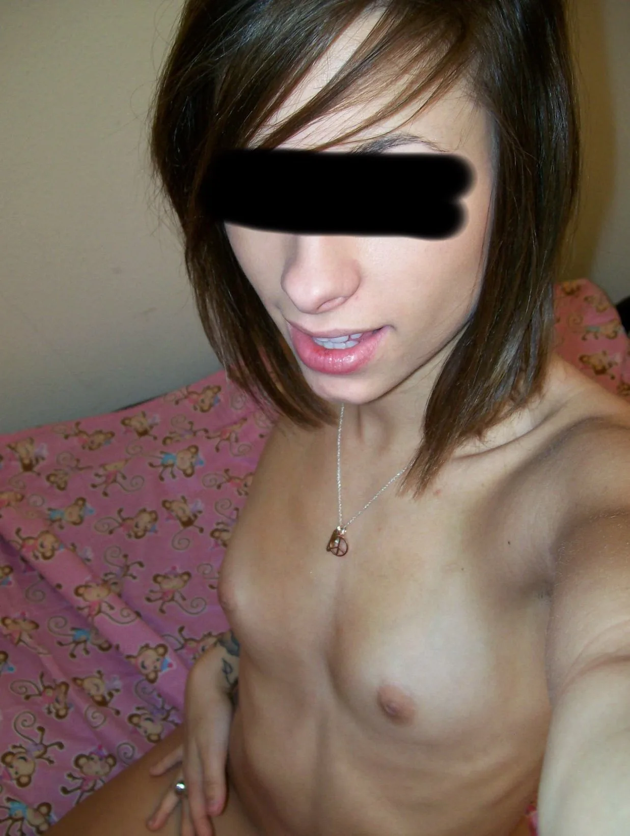 Angélique : "je suis une petite mocheté, mais j'aime baiser !" 1 angelique plan cul gratuit jpg